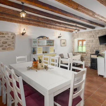 Casa vacanze 4 Bedroom Amazing In *