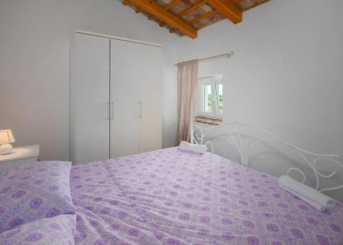 Nyaraló 4 Bedroom Amazing In Poreč