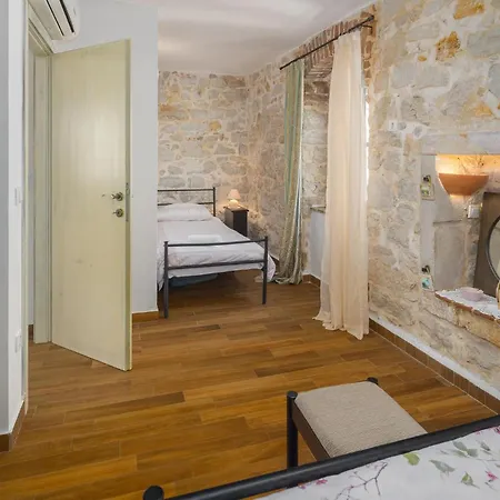 Σπίτι διακοπών 4 Bedroom Amazing In Πόρετς