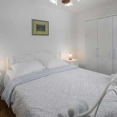 Дом отдыха 4 Bedroom Amazing In Пореч