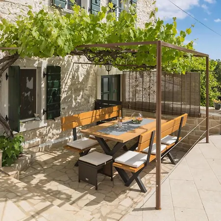 4 Bedroom Amazing In Porec