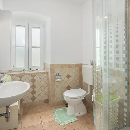4 Bedroom Amazing In Holiday home