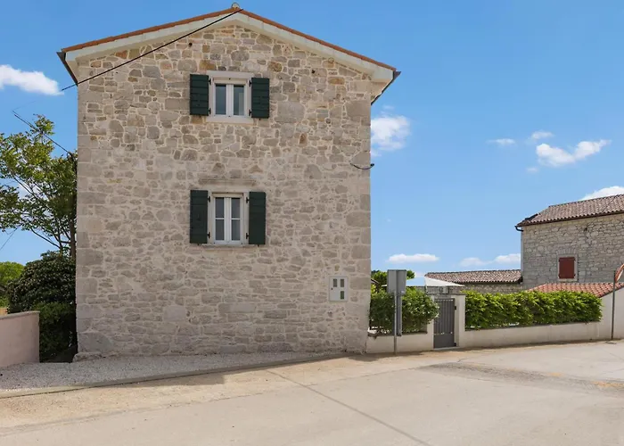 Σπίτι διακοπών 4 Bedroom Amazing In Πόρετς