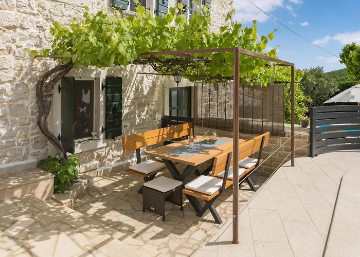 4 Bedroom Amazing In Πόρετς